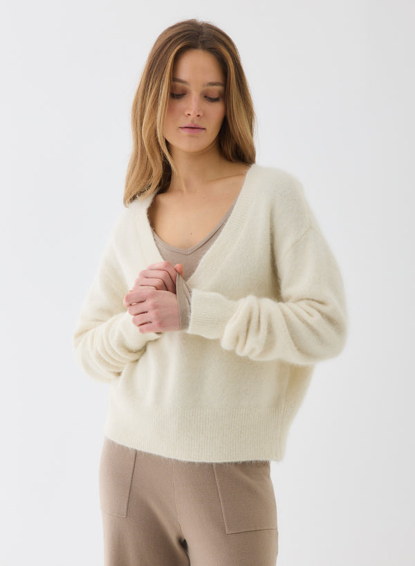 ULTRA SOFT ALPACA DEEP V-NECK