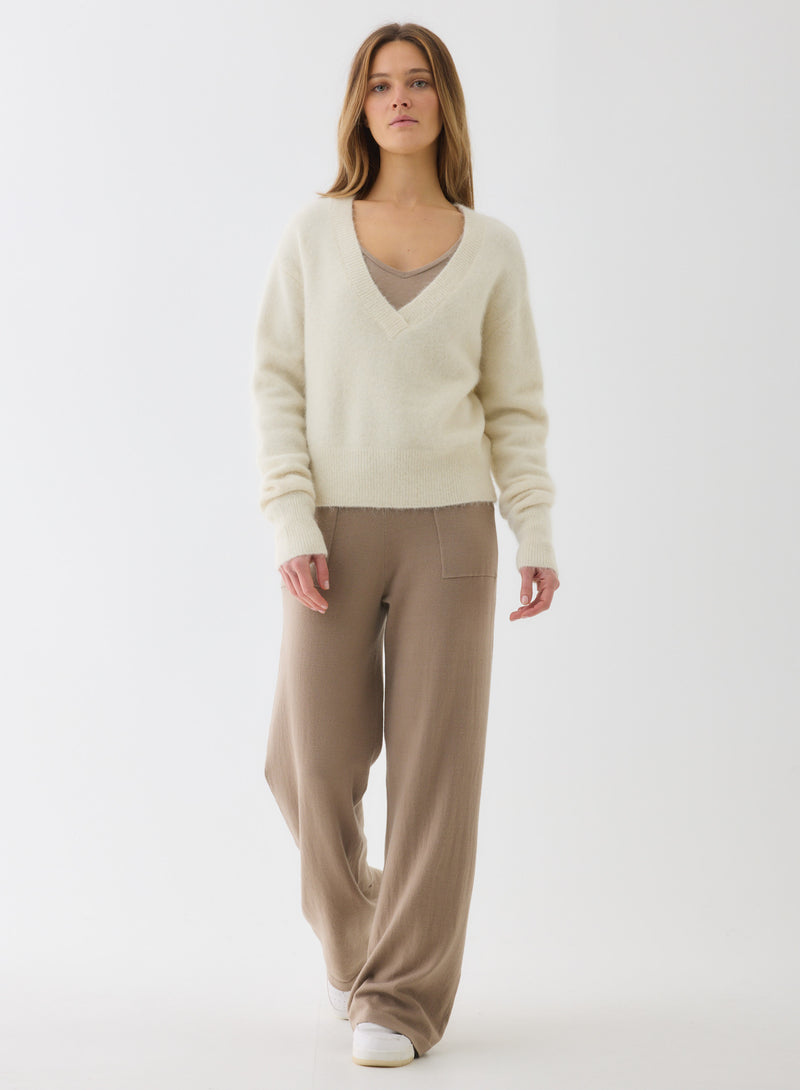 ULTRA SOFT ALPACA DEEP V-NECK